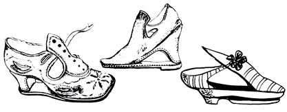 Рис. 60. Женская обувь на платформе (XVII в.)